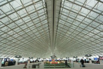 Angajati ai Aeroportului Charles-de-Gaulle din Paris, arestati pentru furt din bagaje