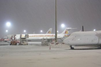 Aeroportul Otopeni sub viscol: mai multe zboruri au fost anulate sau amanate