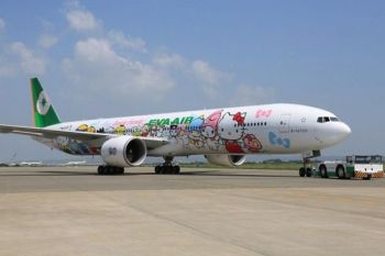Avionul Hello Kitty vine in Europa: aeronava personalizata ajunge la Paris