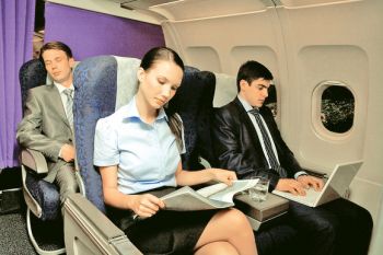 Pilotul unei companii aeriene raspunde la intrebarea: ”Este mai sigur sa zbori ziua sau noaptea?”