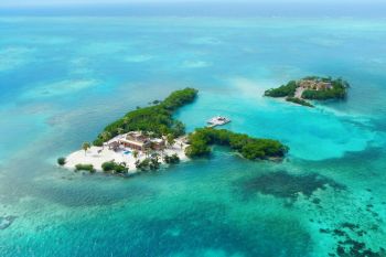 Hotelul de doua persoane, pe o insula tropicala pustie: cat costa o noapte de cazare