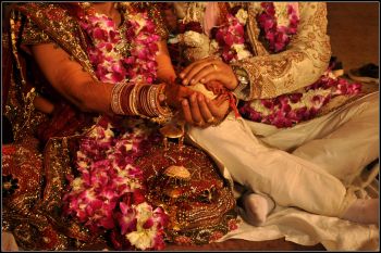 Stiai ca poti participa la nunti traditionale indiene? Uite cat te costa