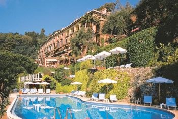 Cele mai spectaculoase hoteluri de pe plajele Italiei, recomandate de publicaţia The Telegraph