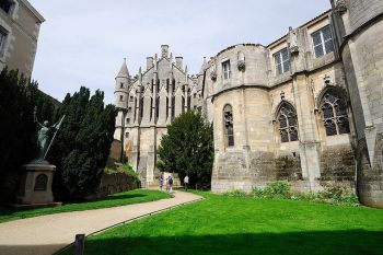 Daca ajungeti in vestul Frantei, va recomandam sa vizitati orasul Poitiers! - foto 2