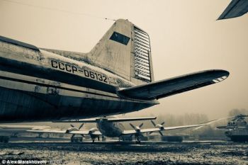 Cimitirul avioanelor unde 9000 de giganti ai cerului au fost lasati sa rugineasca (FOTO) - foto 12