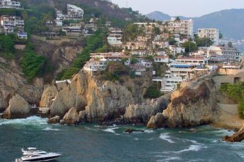 Acapulco - kilometri de plaje scaldate in Oceanul Pacific - foto 3