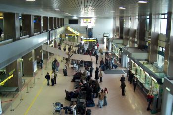 Peste sapte milioane de pasageri au tranzitat in 2012 aeroporturile Otopeni si Baneasa