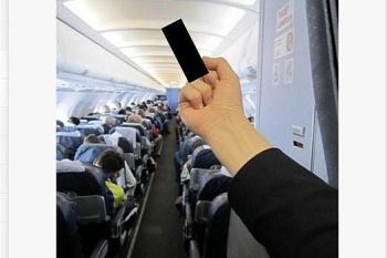 Ce a facut aceasta stewardesa a uimit pe toata lumea (FOTO) - foto 1