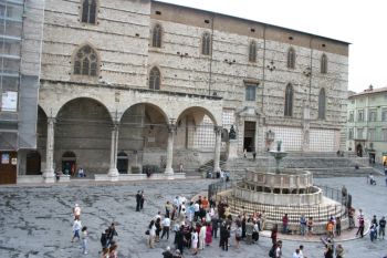 O vacanta perfecta intr-un oras medieval: Perugia! - foto 1