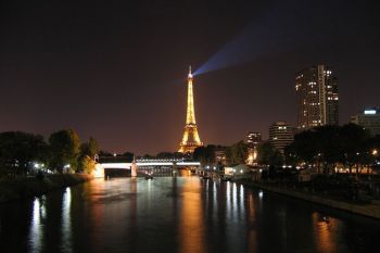 Ciudateniile turnului Eiffel
