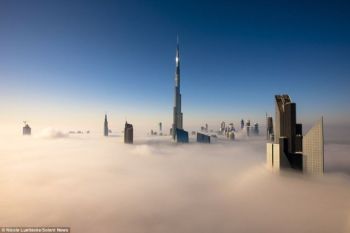 Imagini superbe cu orasul Dubai invaluit de nori - foto 1