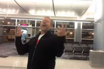 Un barbat blocat pe un aeroport din Las Vegas a filmat un clip spectaculos (VIDEO)