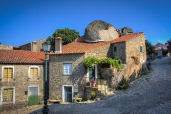 Satul din Portugalia construit in bolovani uriasi pare desprins din povesti (GALERIE FOTO) - foto 5