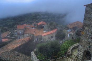 Satul din Portugalia construit in bolovani uriasi pare desprins din povesti (GALERIE FOTO) - foto 6