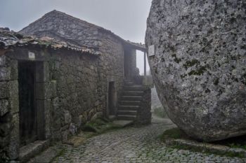 Satul din Portugalia construit in bolovani uriasi pare desprins din povesti (GALERIE FOTO) - foto 7