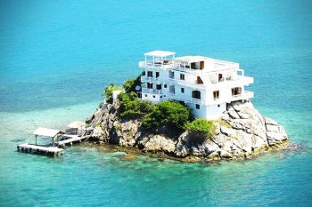 Cele mai mici insule din lume: petice de pamant unde locuiesc oameni - foto 2