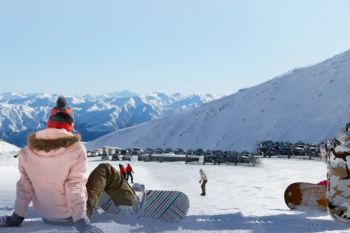 TAROM ofera gratuit transportul echipamentelor sportive de iarna