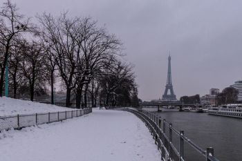 Zapada a provocat haos la Paris